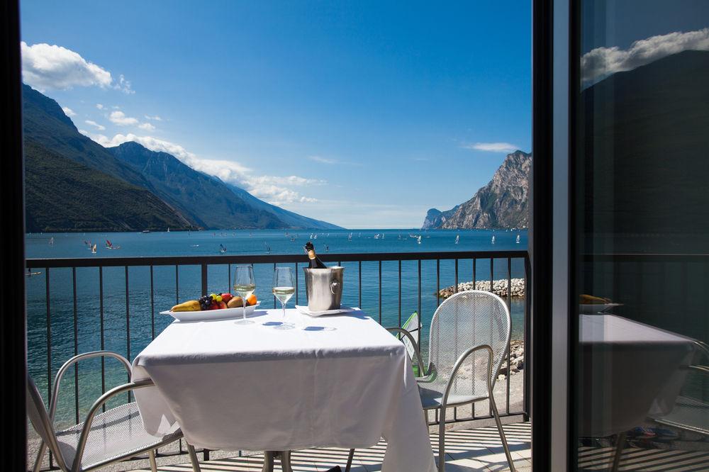 Hotel Lido Blu - Surf & Bike Torbole Sul Garda Ngoại thất bức ảnh