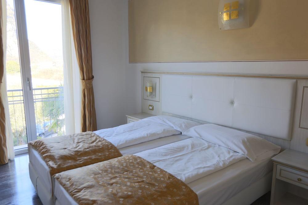 Hotel Lido Blu - Surf & Bike Torbole Sul Garda Ngoại thất bức ảnh