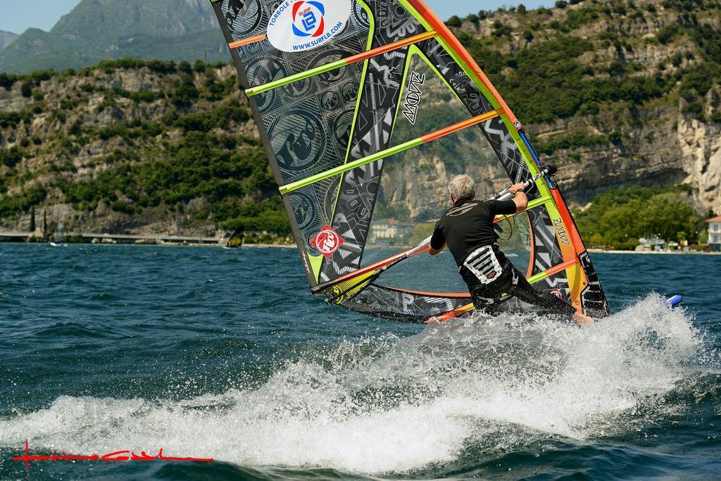Hotel Lido Blu - Surf & Bike Torbole Sul Garda Ngoại thất bức ảnh
