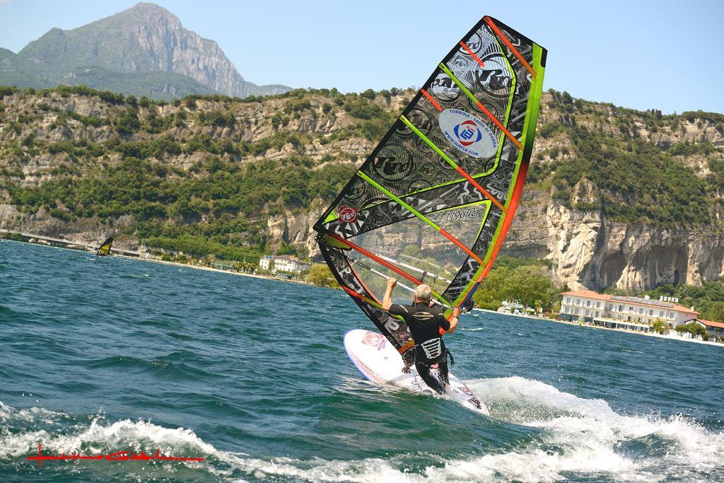 Hotel Lido Blu - Surf & Bike Torbole Sul Garda Ngoại thất bức ảnh
