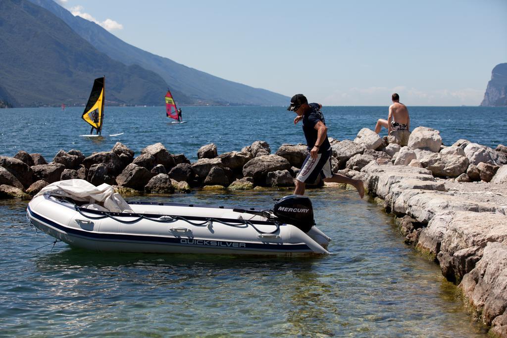 Hotel Lido Blu - Surf & Bike Torbole Sul Garda Ngoại thất bức ảnh