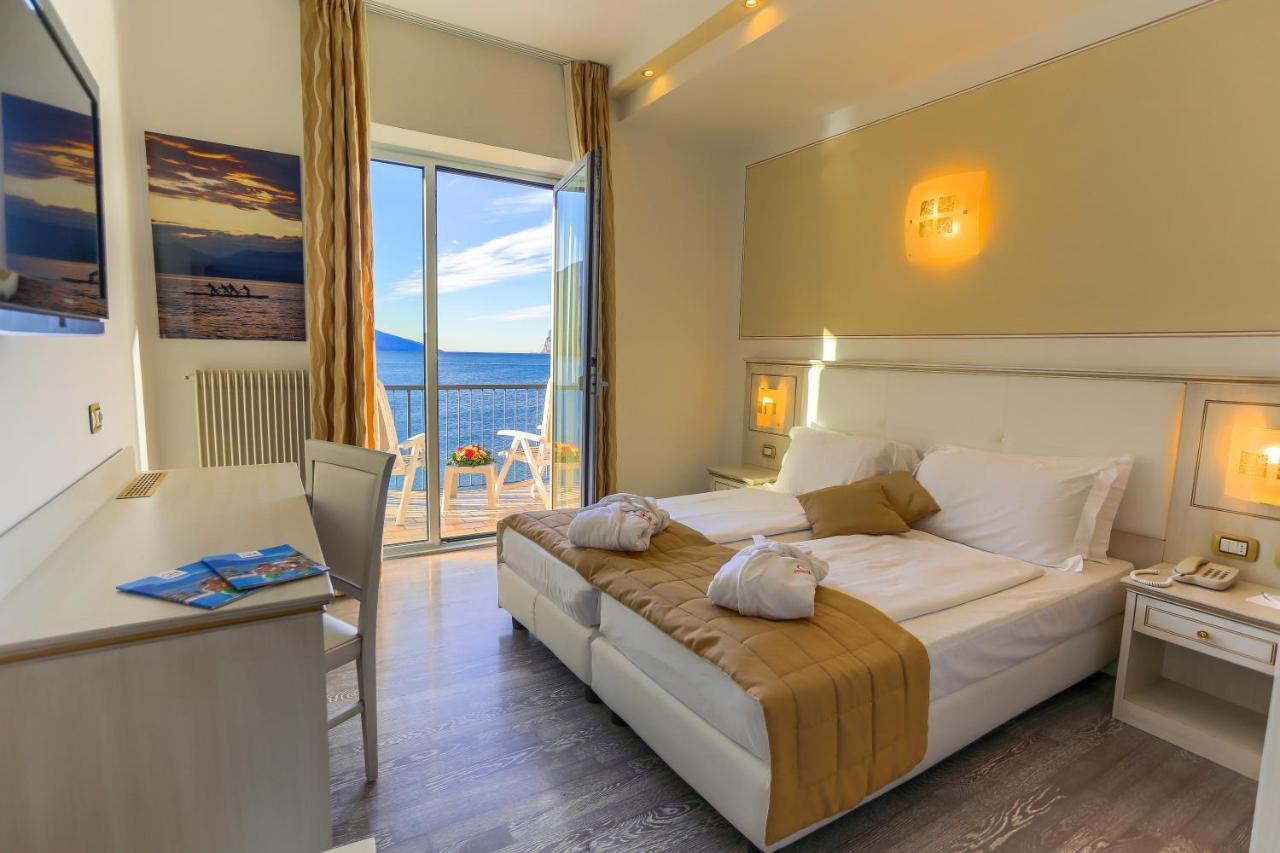 Hotel Lido Blu - Surf & Bike Torbole Sul Garda Ngoại thất bức ảnh