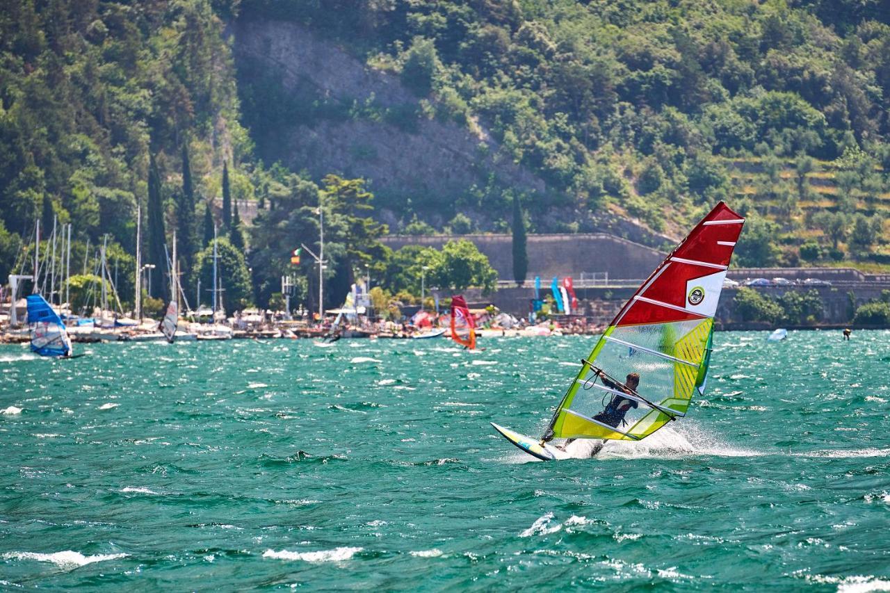 Hotel Lido Blu - Surf & Bike Torbole Sul Garda Ngoại thất bức ảnh