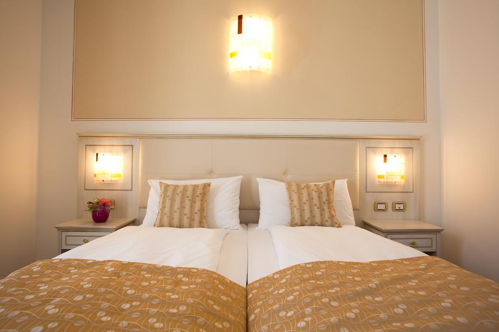 Hotel Lido Blu - Surf & Bike Torbole Sul Garda Ngoại thất bức ảnh