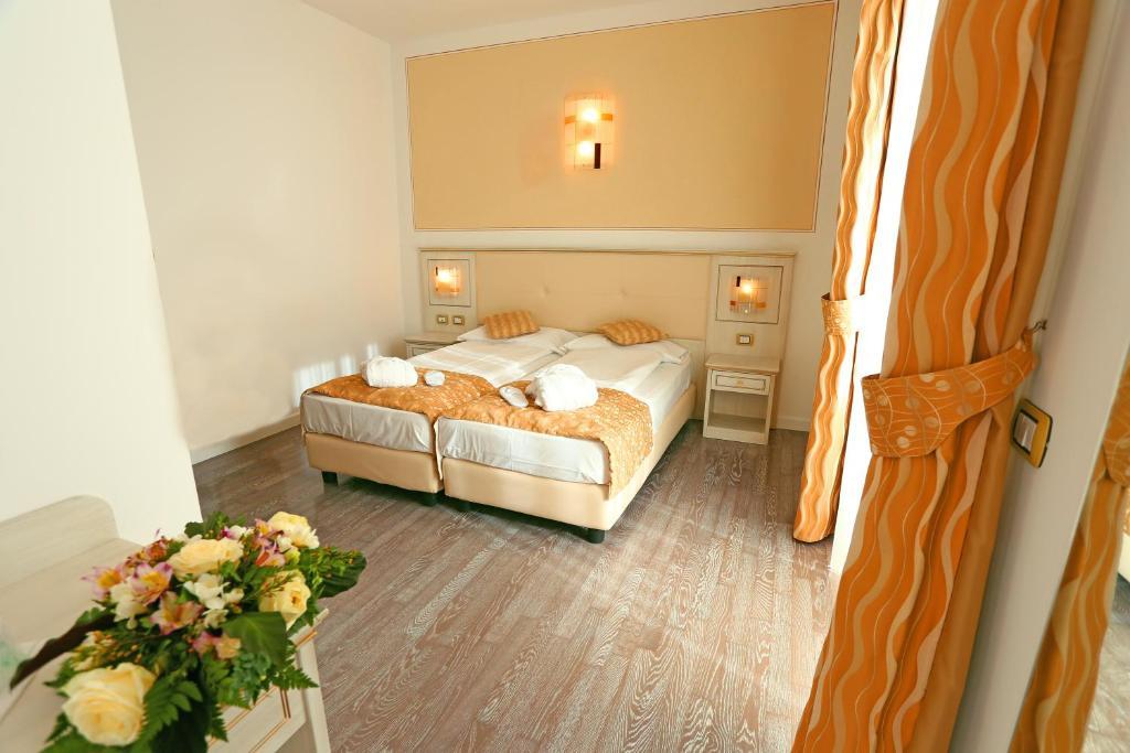 Hotel Lido Blu - Surf & Bike Torbole Sul Garda Ngoại thất bức ảnh