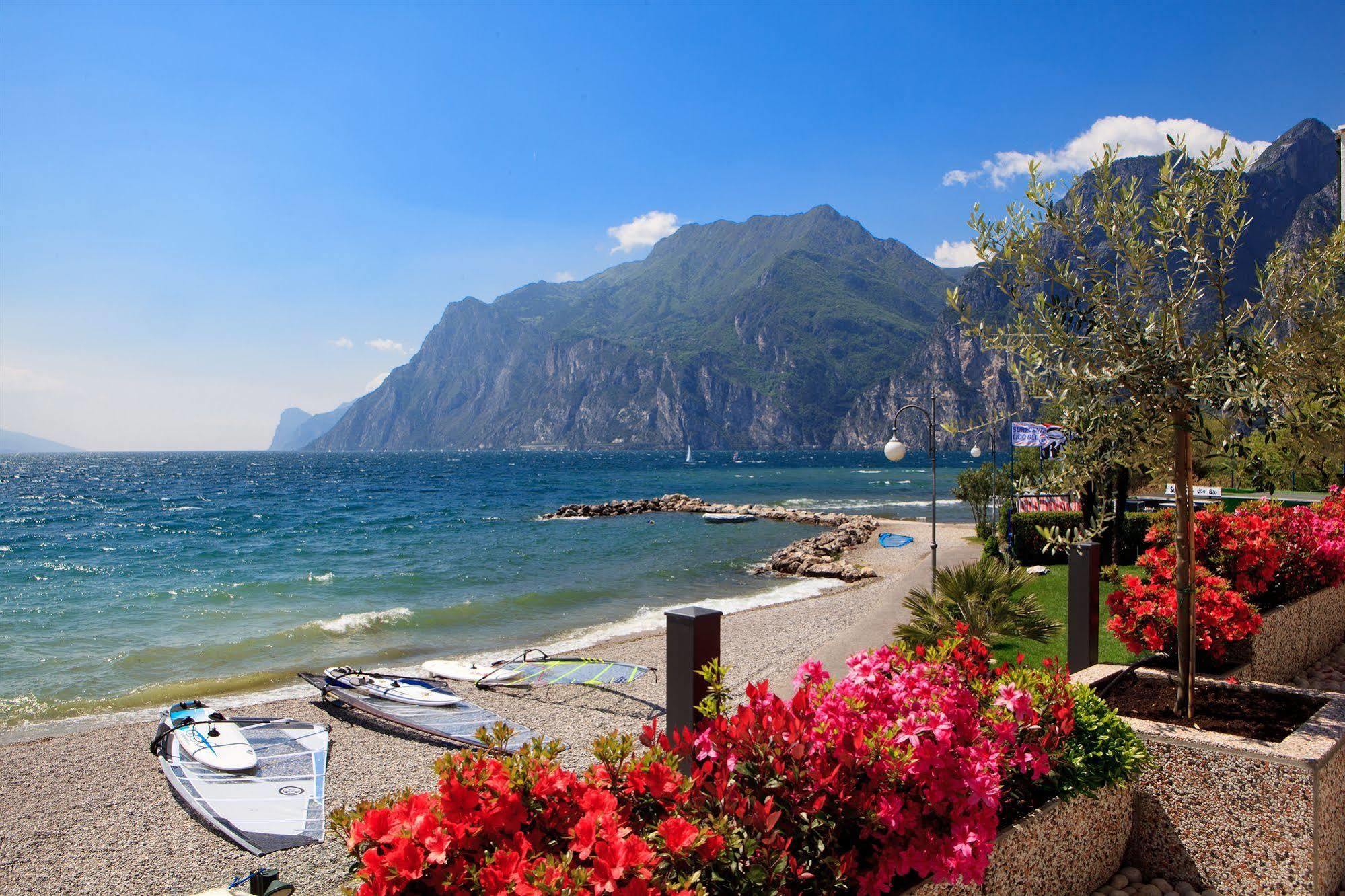 Hotel Lido Blu - Surf & Bike Torbole Sul Garda Ngoại thất bức ảnh