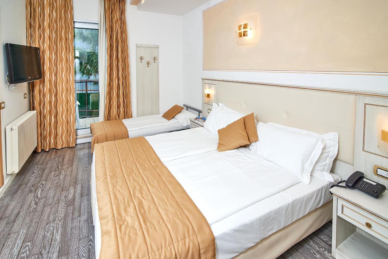 Hotel Lido Blu - Surf & Bike Torbole Sul Garda Ngoại thất bức ảnh