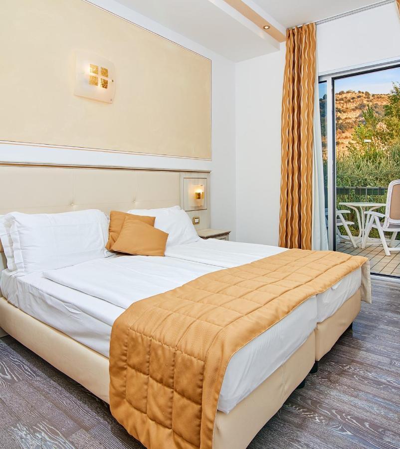 Hotel Lido Blu - Surf & Bike Torbole Sul Garda Ngoại thất bức ảnh